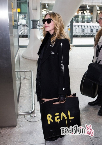 Мадонна прибыла в Лондон, чтобы уговорить Рокко вернуться в школу