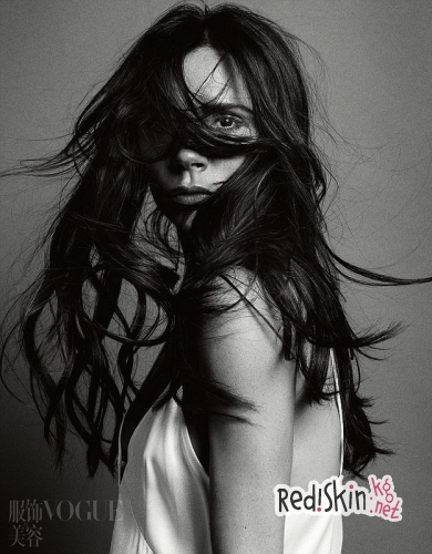 Пош-Спайс, какой вы никогда раньше ее не видели: Виктория Бекхэм в фотосессии для Vogue