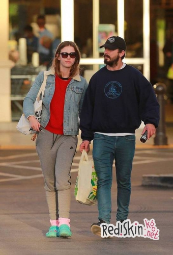 У Шайа ЛаБаф и Мии Гот все прекрасно. Они собираются пожениться