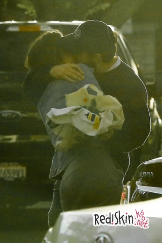 У Шайа ЛаБаф и Мии Гот все прекрасно. Они собираются пожениться