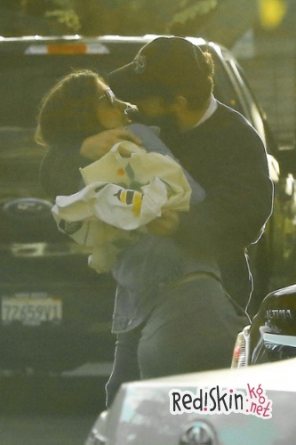 У Шайа ЛаБаф и Мии Гот все прекрасно. Они собираются пожениться