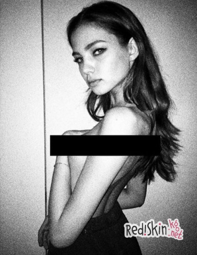 "Вирус Ким Кардашьян": Кортни Стодден и Алеся Кафельникова поделились "голыми селфи"