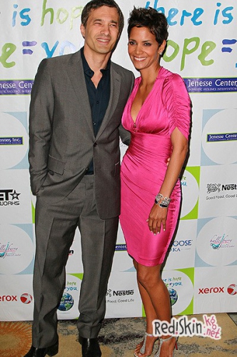 Оливье Мартинэс узнал о постоянных изменах Холли Берри и мирный бракоразводный процесс перерос в скандал