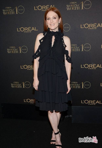 Возраст не помеха быть красивым и сексуальным: Энди МакДауэлл и Джулианна Мур на вечере L'Oreal